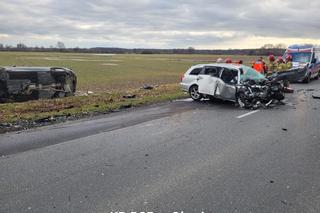 Jechał prawidłowo, zginął po zderzeniu z BMW. Widok rozbitych pojazdów przeraża