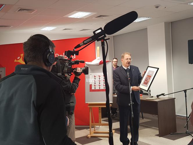 Poczta Polska  wprowadza do obiegu jubileuszowe znaczki  na stulecie odzyskania niepodległości