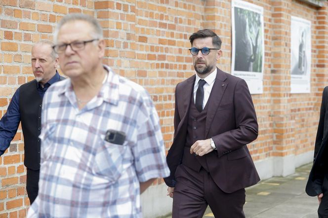 Fani i artyści żegnają Joannę Kołaczkowską. Pogrzeb artystki na Powązkach [ZDJĘCIA]