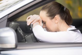 Nie masz klimatyzacji w aucie? Oto sposoby, jak przeżyć w upalne dni