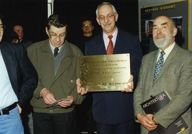 Laureaci konkursu mieszkańców. Od lewej: architekt Andrzej Buchner, przedstawiciele MOZG Gazownia Warszawska Edmund Dyba i Andrzej Goszczyński