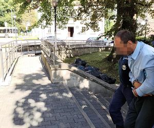 Ukradł nóż i zaźgał człowieka. Dariusz J. usłyszał zarzuty