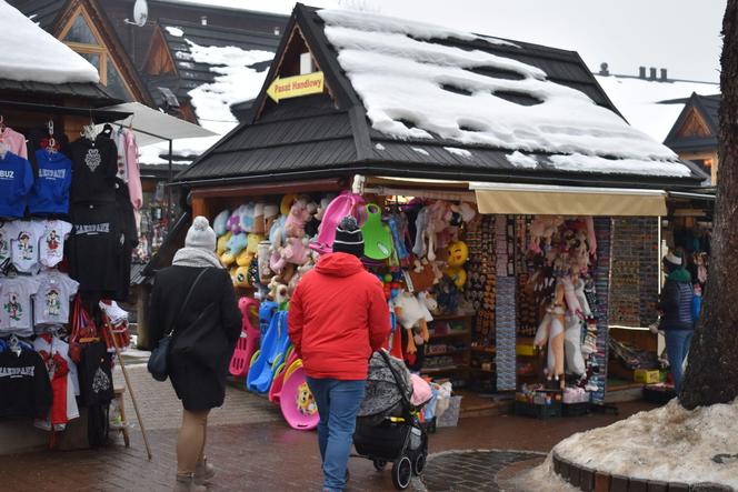 Prawdziwe góralskie pamiątki na wagę złota? Chińszczyzna  dosłownie zalewa Zakopane