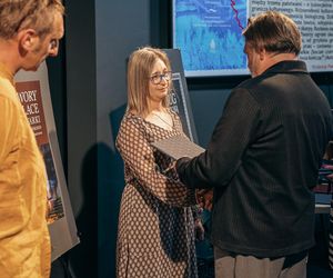 Decyzją Kapituły Nagrodę Główną w Konkursie zdobyła Dorota Filipiak za książkę  „Bug z Tobą. Historie o życiu i śmierci na wsi nadbużańskiego Podlasia”