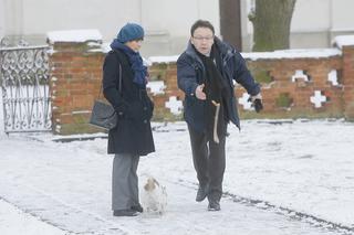 Ojciec Mateusz 11 sezon. Ksiądz Antek (Zbigniew Zamachowski), Lucyna (Agnieszka Suchora)