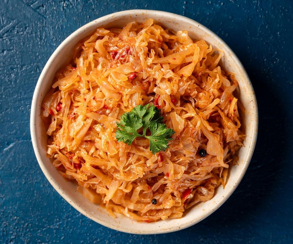 Smakowita, że aż się uszy trzęsą. Kapusta zasmażana jest idealnym dodatkiem do obiadu