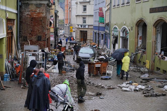 Nowe nagranie z dziewczynką z Kłodzka pojawiło się w sieci. Nie da się przejść obojętnie, ściśnie ci gardło!