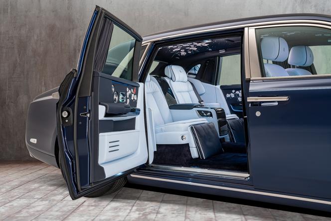 Różany Rolls-Royce Phantom