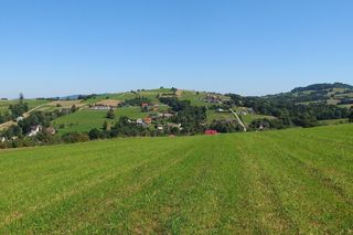 To jedna z najciekawszych wsi w Małopolsce. Jej nazwa jest owiana tajemnicą