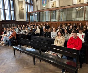 Uczniowie I LO w roli sędziów, obrońców i prokuratorów 