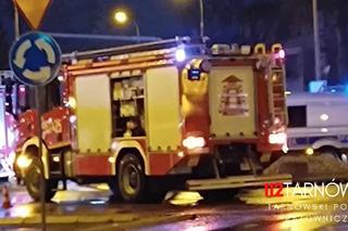 Zderzenie dwóch osobówek na rondzie w centrum Tarnowa