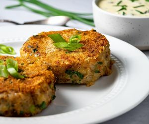 Serek wiejski mieszam z tymi składnikami i smażę kotleciki. Rodzina zawsze jest pod wrażeniem i prosi o dokładkę 