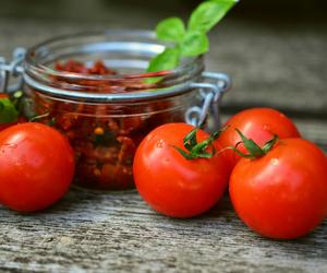 zaklęty w pomidorach smak lata możesz zatrzymać w przetworach 