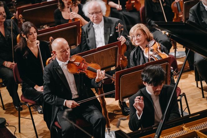 XIX Międzynarodowy Konkurs Pianistyczny im. Fryderyka Chopina. Stroje uczestników wywołały burzę