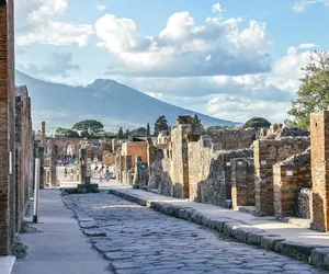Odkrycie w Pompejach! Znaleziono szczątki trzech osób i starożytne freski