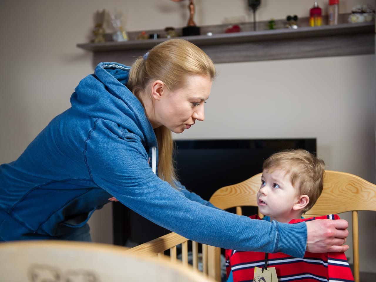 Na Wspólnej odc. 2319. Teresa (Kamila Salwerowicz), Wiktorek (Mateusz Łukawski)