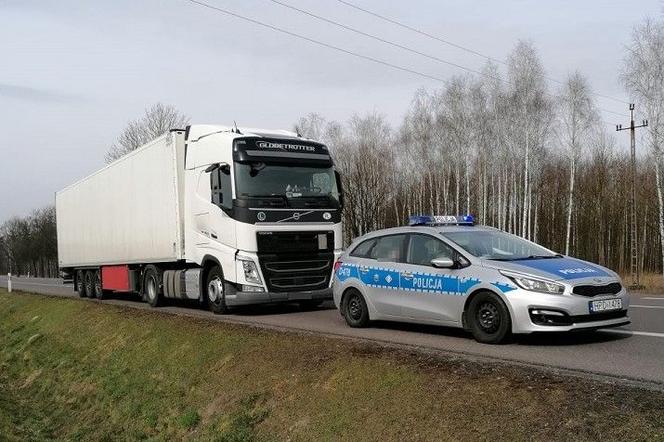 Kierowca ciężarówki był kompletnie pijany