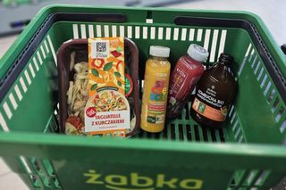 Świat na talerzu z okazji Międzynarodowego Dnia Szefa Kuchni. Zostań odkrywcą smaku z Porcją DobreGO!” od Żabki