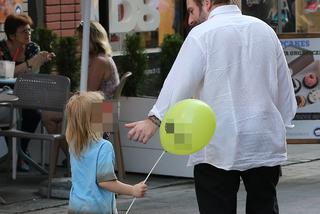 TWARDY SCYZORYK MIĘKNIE PRZY SYNU.