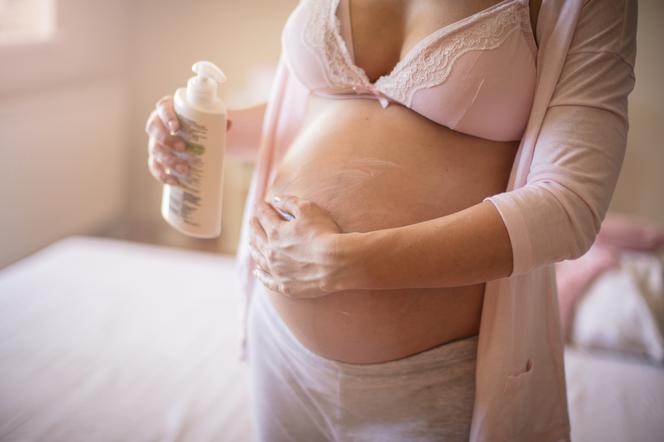 Dermatolog radzi, jak się pozbyć rozstępów po ciąży? 