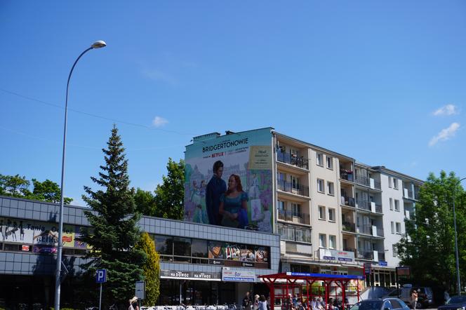 Nowy mural w Białymstoku. W roli głównej Bridgertonowie