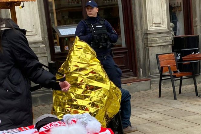 Poważny wypadek podczas Marszu Niepodległości. Interweniowali ratownicy. „Doznał urazu głowy”