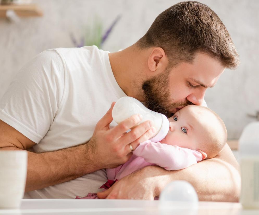 Karmienie małego dziecka. Jak tata może pomóc?