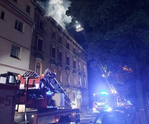 Nocny pożar poddasza w Zabrzu. Jedna osoba poszkodowana 