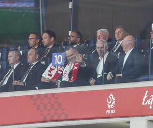 Karol Nawrocki pozdrowił chłopca na meczu Polska - Finlandia