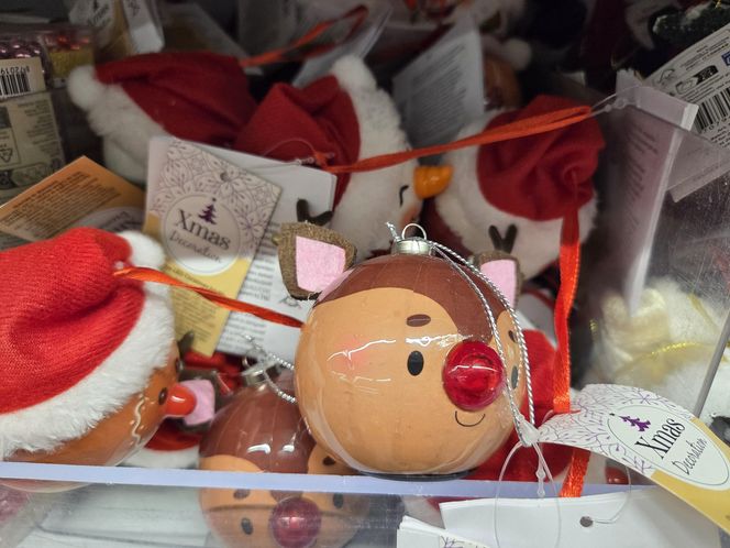 Lato się kończy, a w sklepach już święta Bożego Narodzenia. Klienci w szoku. "To przesada!"