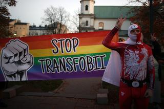 Protesty przed Wawelem w miesięcznice pogrzebu pary prezydenckiej