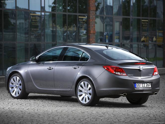 Opel Insignia hatchback, model 2011