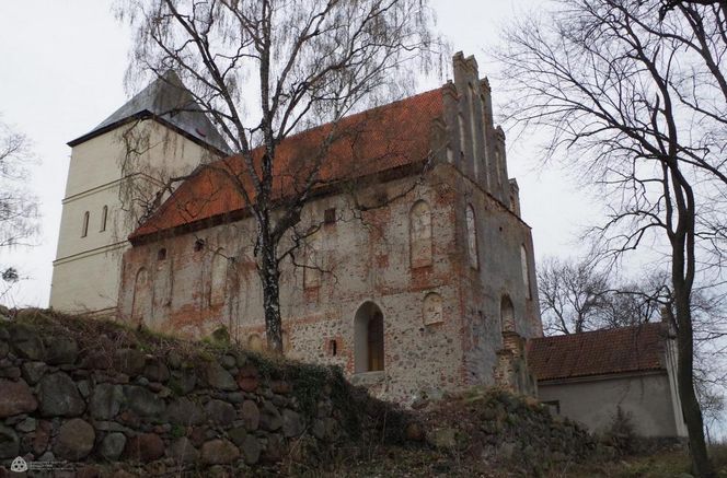 Ten kościół dawniej był zamkiem. To tam znajduje się Święty Graal? [ZDJĘCIA]