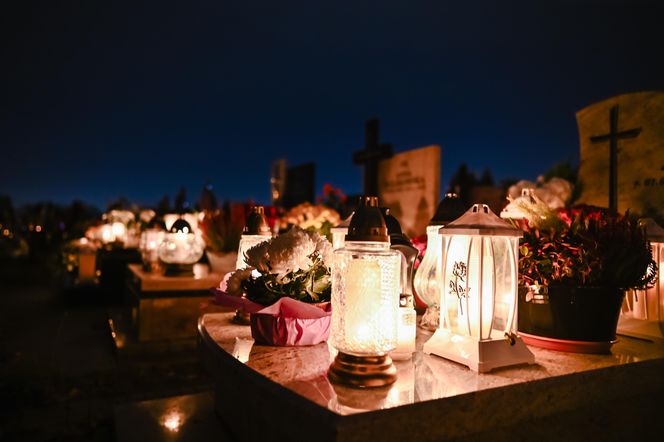 1 listopada na Cmentarzu Łostowickim w Gdańsku. Tak wygląda w dniu Wszystkich Świętych