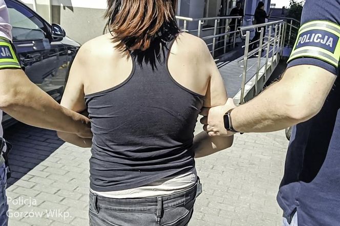 Udzielili jej pomocy. W rewanżu uderzyła pielęgniarkę w twarz 