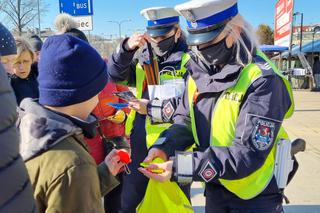 W walentynki policja przypomina, że kochać musimy się też na drodze