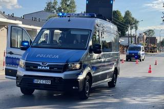 Dramat w Falenicy. Dziecko na rowerze wpadło pod busa. 9-latek w szpitalu, w akcji śmigłowiec