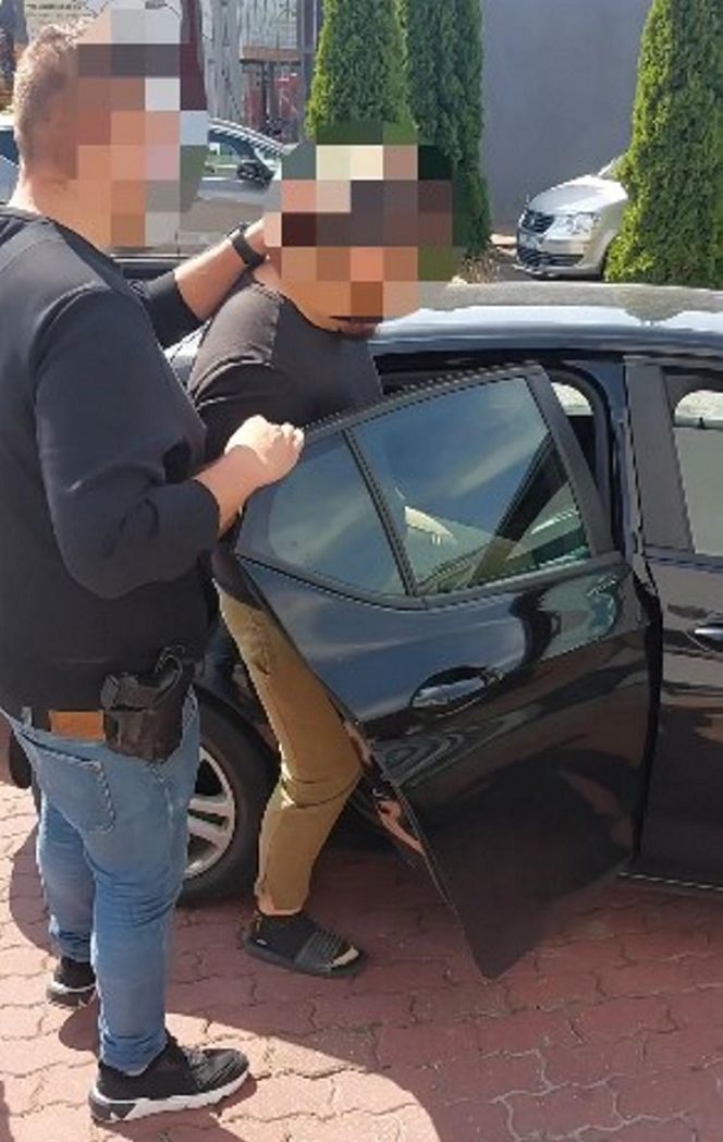 Kibolska burda na osiemnastce. W akcji policja, 5 osób zatrzymanych