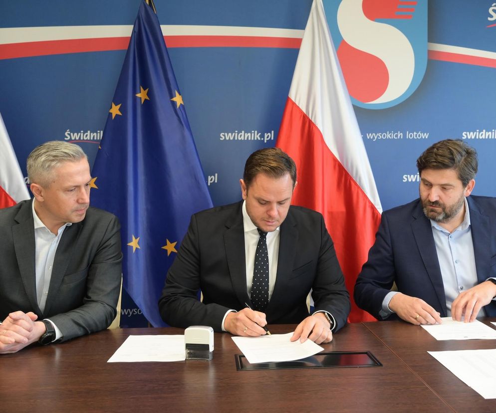 Podpisanie umowy na wymianę oświetlenia miejskiego