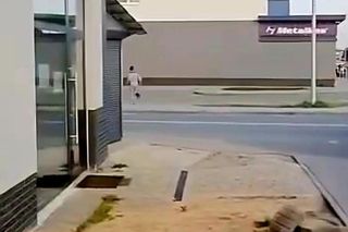 Policyjna obława w Bydgoszczy. Świadek wypadku, zamiast pomóc, popędził do lasu. Miał manię w oczach!