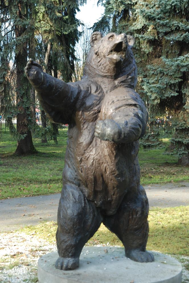 Pomnik niedźwiedzia Wojtka w Parku Jordana w Krakowie
