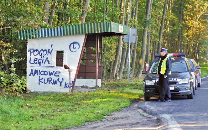 policjanci odbierają nam klientów