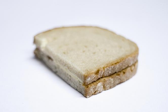 Warto jeść czerstwy chleb? Anglicy zalecają profilaktycznie skrobię oporną
