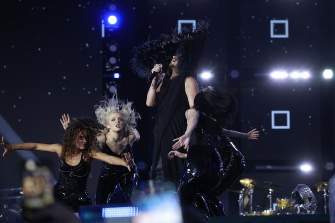 Michał Szpak tak się przejął na scenie, że zgubił mikrofon! Na szczęście nie był sam