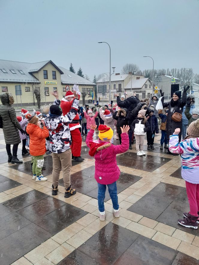 Na rynku w Mordach stanęła choinka