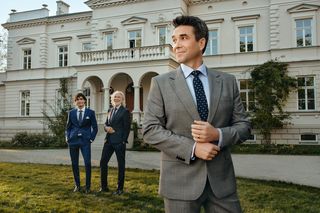 Legendarna polska marka obchodzi 80-te urodziny. Z tej okazji zachwyca ponadczasową elegancją i sztuką krawiectwa