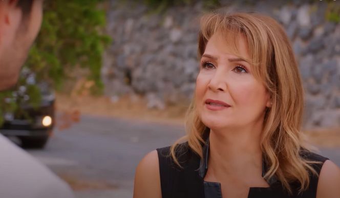 Gdy Zeynep opuszcza dom Bulenta, Feraye dopada Egegp.