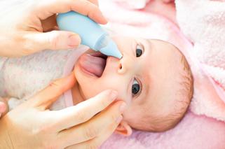Gruszka do nosa - czy warto ją stosować do czyszczenia noska niemowlęcia?