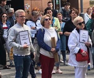 Protest „Ani Jednej Więcej!” w Rybniku. Protestowano przed biurem PiS [ZDJĘCIA]