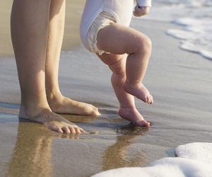 Po dniu na plaży 2-latka dostała 40-stopniowej gorączki. Matka ostrzega